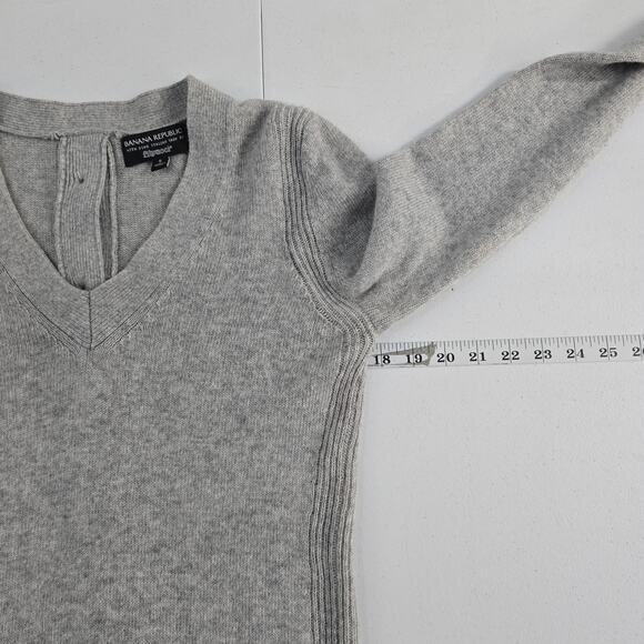 Banana Republic Women’s Sweater S Filpucci Gray Button-Back V-Neck Wool Cashmere - Picture 3 of 9